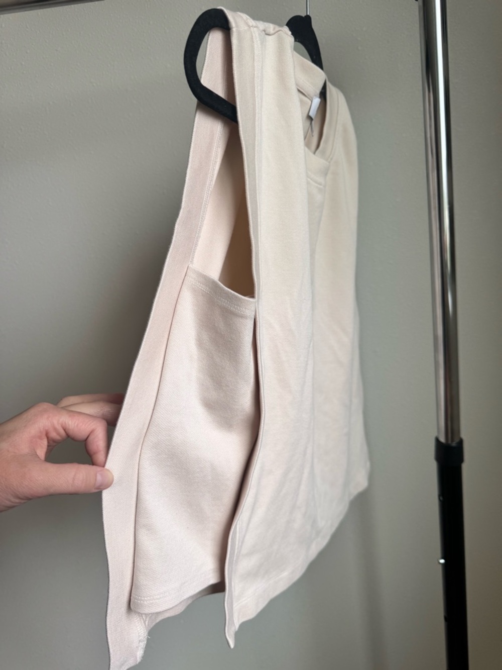 Evereve Blush Sleeveless Tank Top - Picture 2 of 4